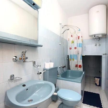 With A Parking Space - 5115 * Murter