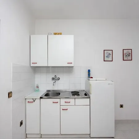 Apartment With A Parking Space - 5115 Murter