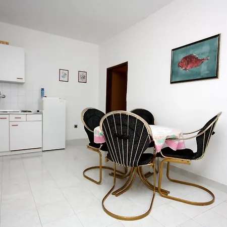 Apartment With A Parking Space - 5115 Murter
