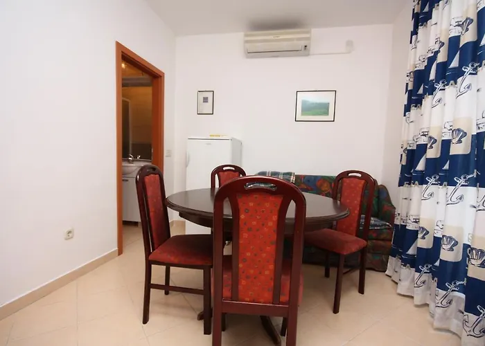 With A Parking Space - 5115 * Murter