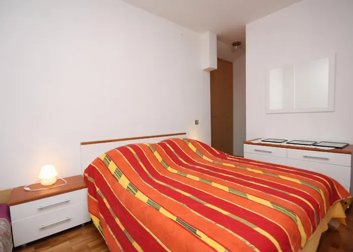 With A Parking Space - 5115 Murter