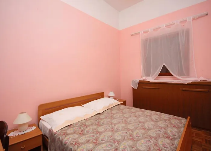 With A Parking Space - 5115 Murter