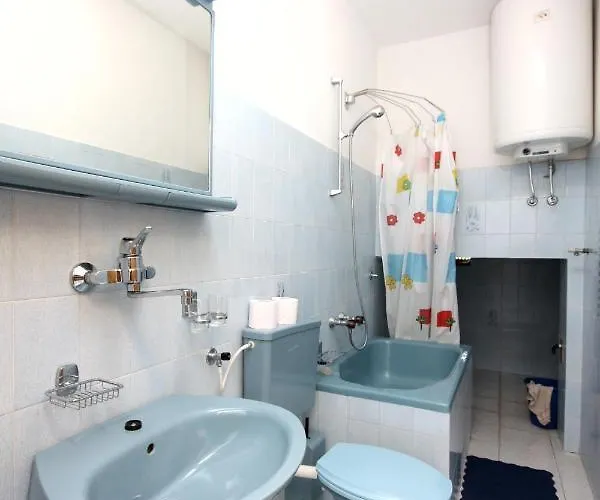 With A Parking Space - 5115 * Murter